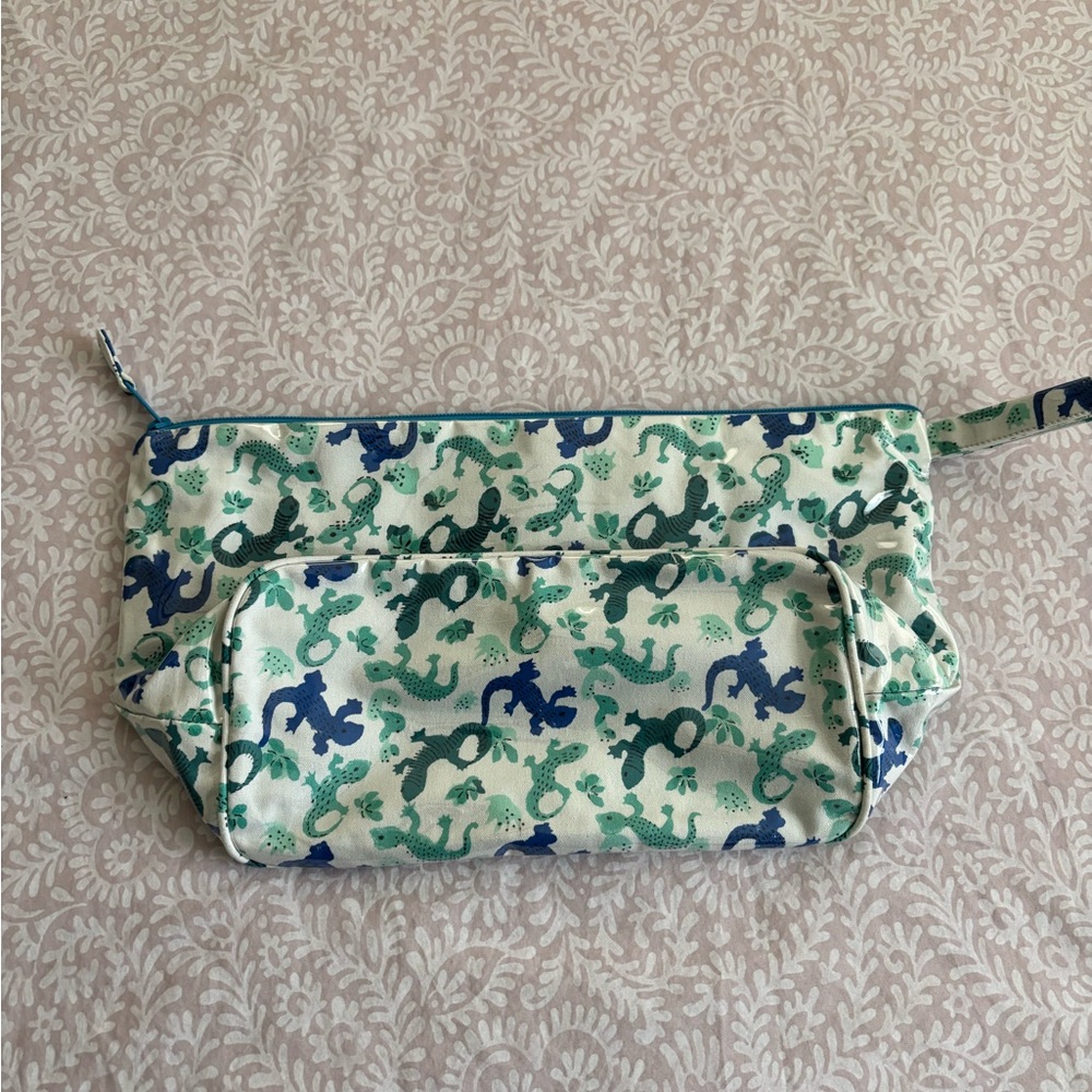 Roller Rabbit Lizard Toiletry Case - Picture 3 of 11
